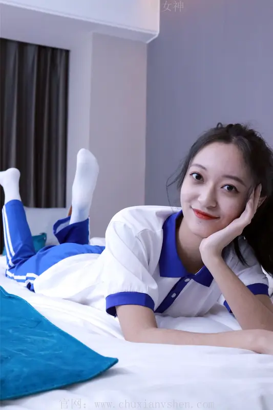初夏女神 NO.001 依依~校服搭配37码运动鞋拍摄 16